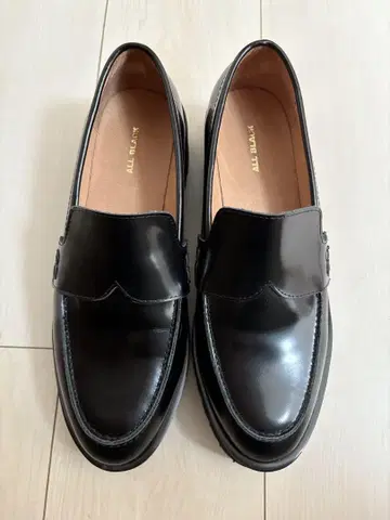 ALL BLACK 블랙 가죽 통굽 로퍼