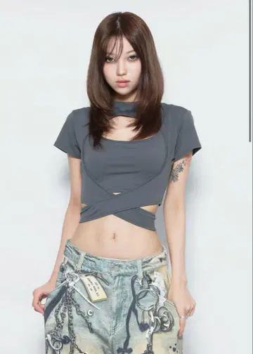 더 레드 스레드 S 프론트 크로스 톱스