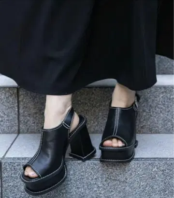 HARE 스티치 청키 샌들 L