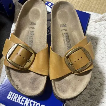 BIRKENSTOCK 마드리드 빅 버클 샌들 38