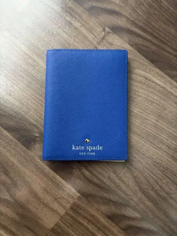 케이트 스페이드(Kate Spade)의 여권 케이스