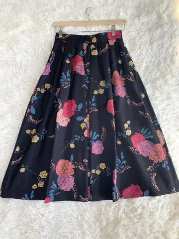 Rose Tiara 꽃무늬 롱 스커트 사이즈 38