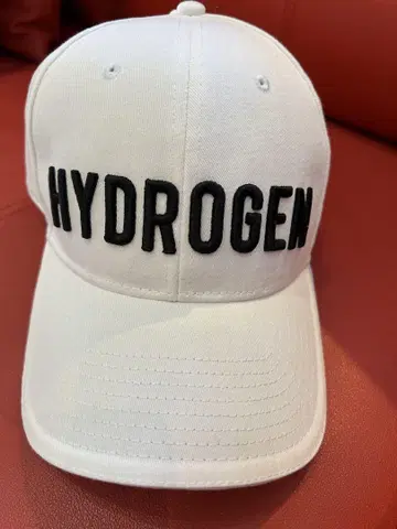 HYDROGEN 화이트 캡 조정 가능