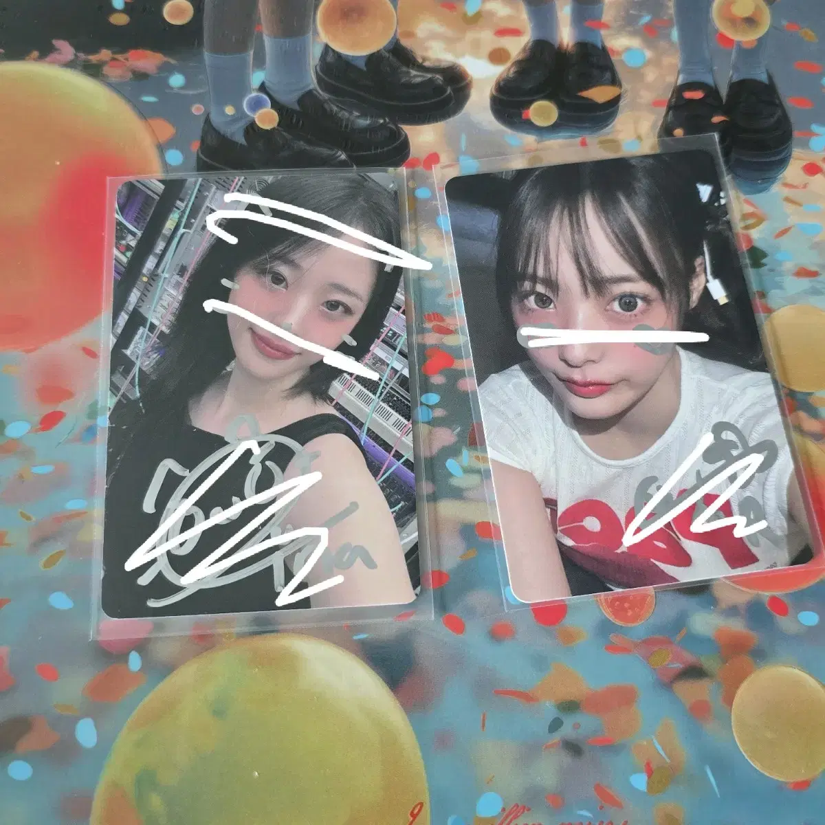 QWER サイン入りチェキ 사인이 들어간 체키 QWER Autographed Poca Holding Back Tears Signature Photocard