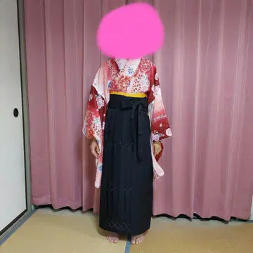 기모노와 하카마 세트 빨간색과 핑크색
