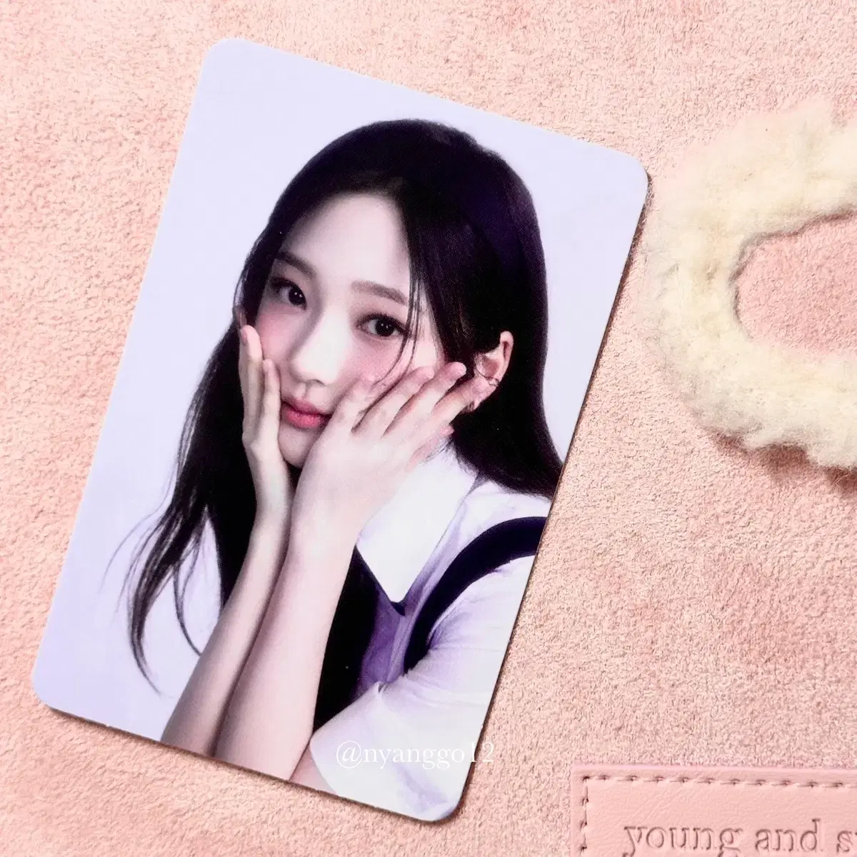 Hearts to Hearts Megacoffee photocard on Bunjang Global Site.