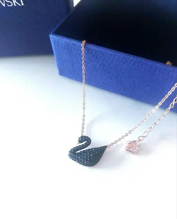 거의 새상품 SWAROVSKI Swan 목걸이 스와로브스키 블랙