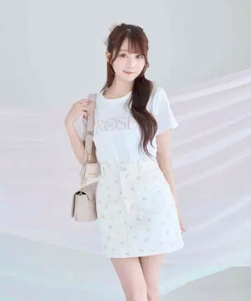 기본 로고 엠보싱 티셔츠 로제 뮤즈 RoseMuse