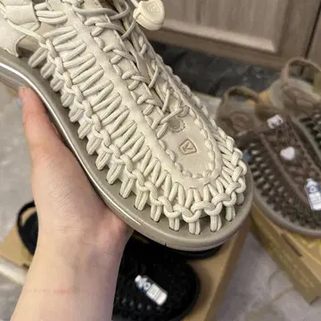 KEEN 25CM 베이지 뜨개질 디자인 비치 샌들