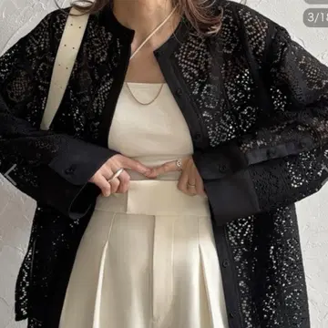 고급스러운 비침이 돋보이는 빈티지풍 블라우스