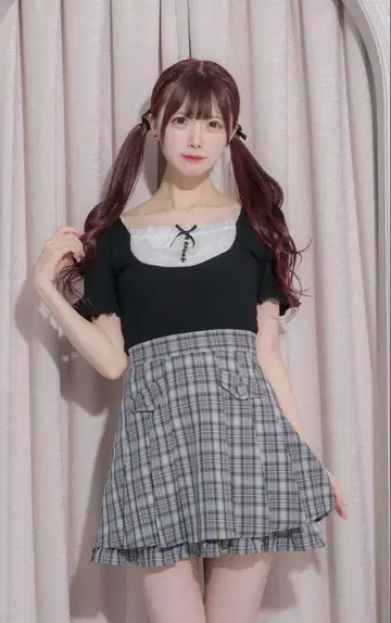 pium 라운드 프릴 도리 컷 티셔츠 블랙