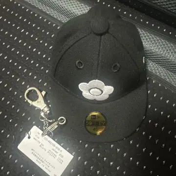 마리콴트 뉴에라 NEW ERA 다이 컷 파우치 블랙