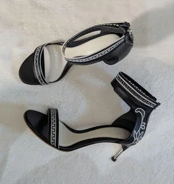 AlexanderMcQueen 알렉산더 맥퀸 샌들 38