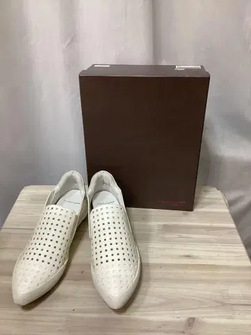 최종 가격 인하 새상품급 마나 펀칭 에나멜 신발
