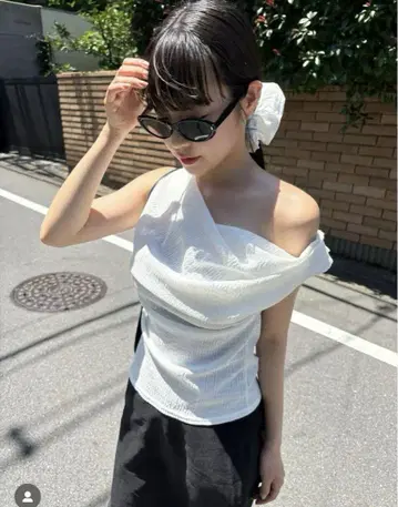 nugu Aura 원숄더 드레이프 디자인 상의