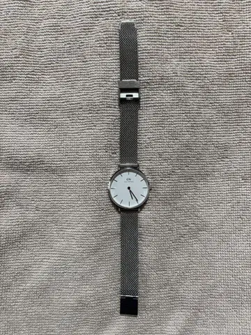 Daniel Wellington DW 실버 메쉬 손목시계
