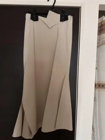 AMERI VINTAGE 베이지 플레어 스커트