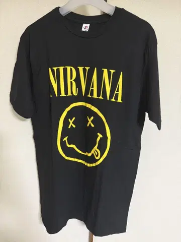 NIRVANA 스마일 얼굴 티셔츠 블랙
