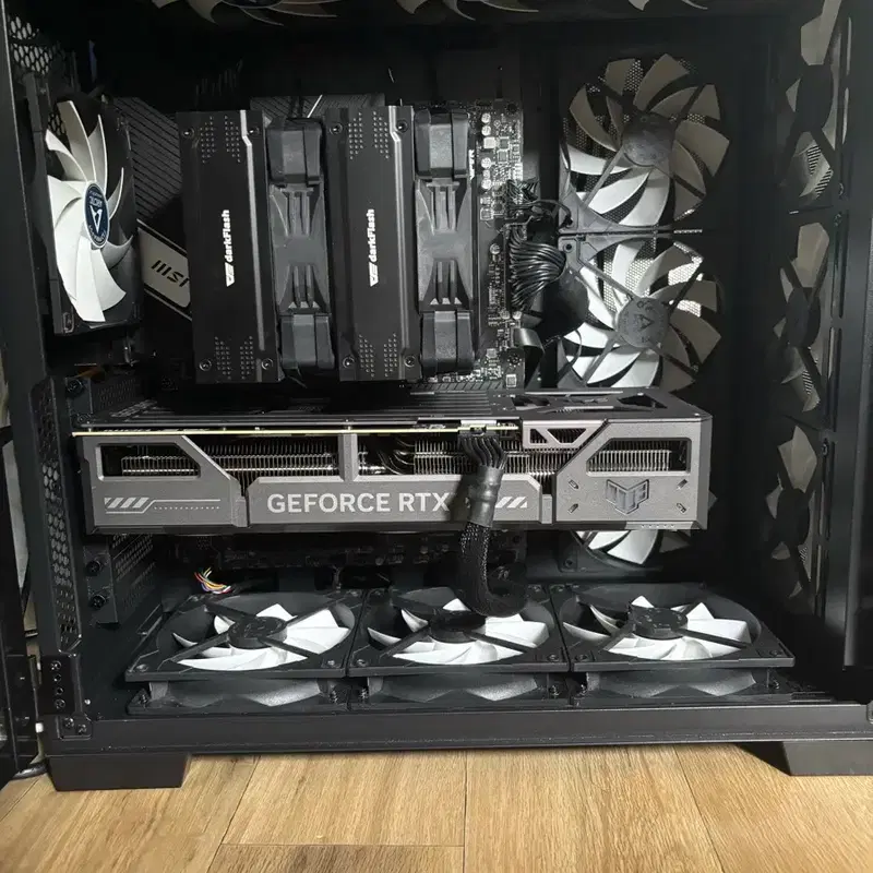 7950x3d 5070ti 컴퓨터