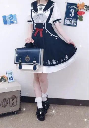 Amavel Fantasy Marin Friends 블라우스 & 잔스카