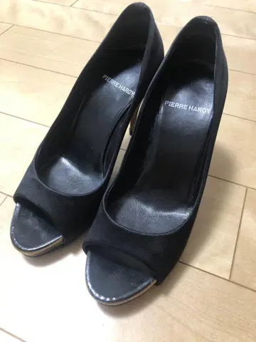 PIERRE HARDY 블랙 오픈토 힐