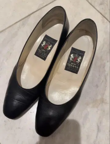 MIHAMA 블랙 가죽 펌프스 약 4cm 힐