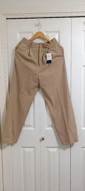 베이지 치노 팬츠 허리 뒷면 밴딩