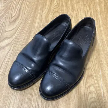 잘란 스리와야 6.5 블랙 가죽 슬립온 신발