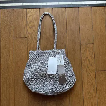 *택 포함 새상품* The Bagmati 실버 메쉬 백