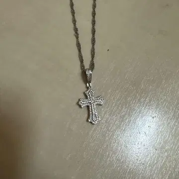 크리스탈 장식 십자가 목걸이