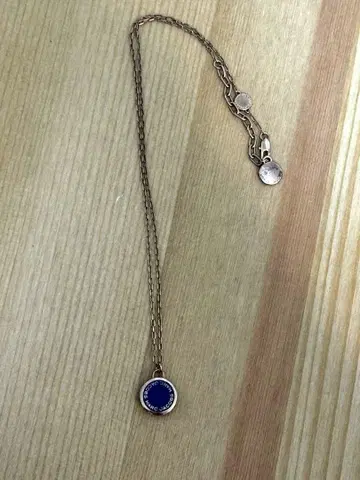 Marc Jacobs 파랑 로고 목걸이