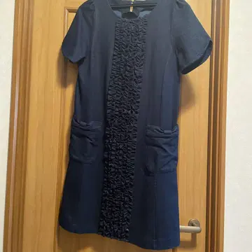 네이비 프릴 무릎 기장 원피스 반팔