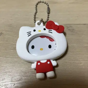 산리오 캐릭터즈 사진 배지가 달린 마스코트 키티
