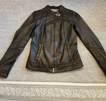 Armani Jeans 블랙 가죽 자켓 38