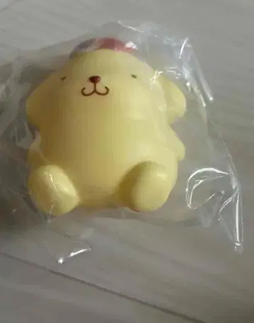 개 모양의 노란색 완구