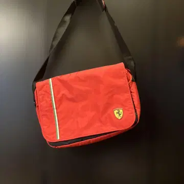 Ferrari 레드 숄더백