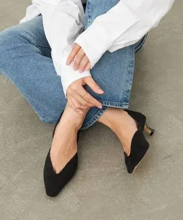 미사용(루타론) 4cm 내로우 스퀘어 돌세 펌프스 22.5 신어보지 않음