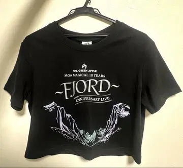 크롭 피요르드 FJORD 로고 티셔츠 블랙 MGA 미세스