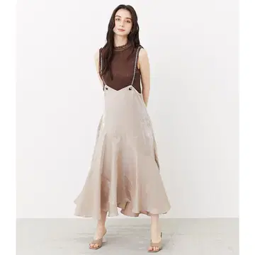 rienda 체인 서스펜더 글로스 플레어 스커트