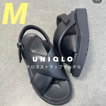이번 시즌 완판 유니클로 C 크로스 스트랩 샌들 블랙 M