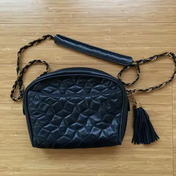 BALLY 블랙 가죽 백 퀼팅 새상품급
