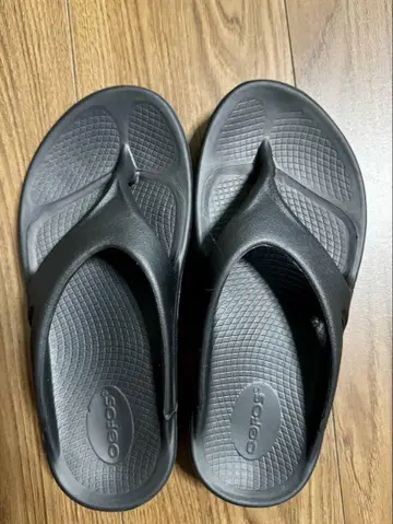 Oofos 블랙 플립플랍