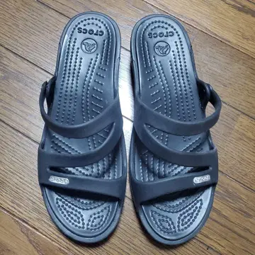 Crocs 블랙 스포츠 샌들 W6