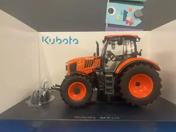 Kubota M7-172 트랙터 1/32 스케일 농기구 Kubota