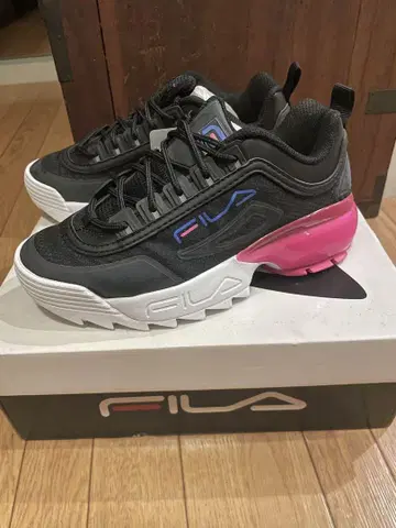 미사용 새상품 휠라 DISRUPTOR2A 24.0cm 스니커즈