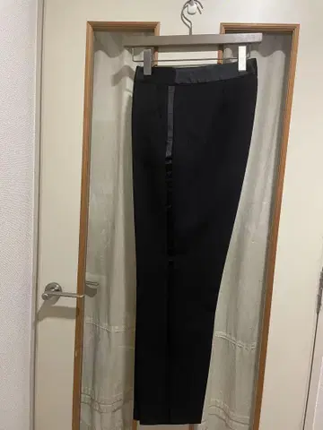 블랙 슬림 핏 팬츠 광택 스트라이프