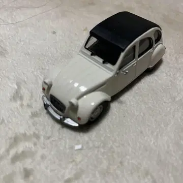 시트로엥 2CV 1/43 스케일 미니카