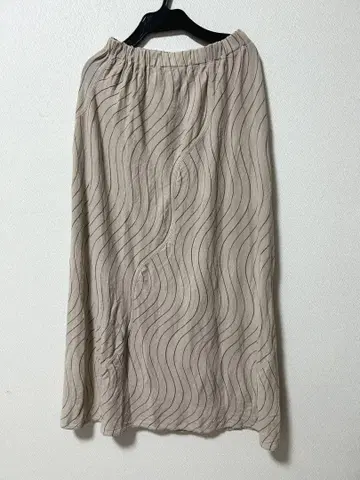 베이지 파도 무늬 롱 스커트