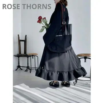 ROSE THORNS 벨트 프릴 스커트 블랙 롱 스커트