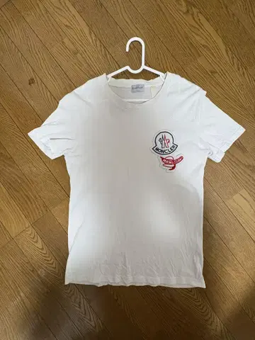 화이트 자수 로고 티셔츠